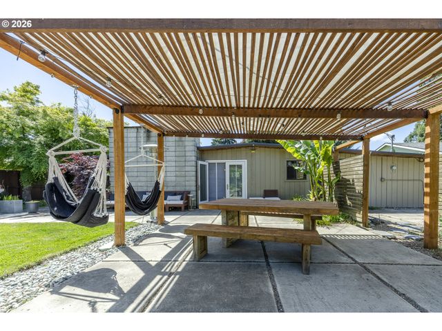 2889 VAN Ave, Eugene, OR 97401