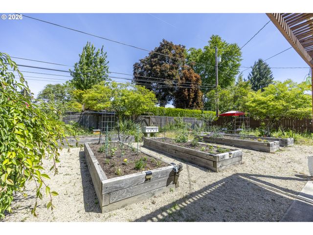 2889 VAN Ave, Eugene, OR 97401