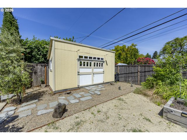 2889 VAN Ave, Eugene, OR 97401