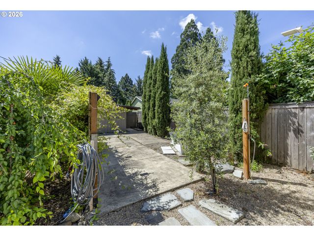 2889 VAN Ave, Eugene, OR 97401