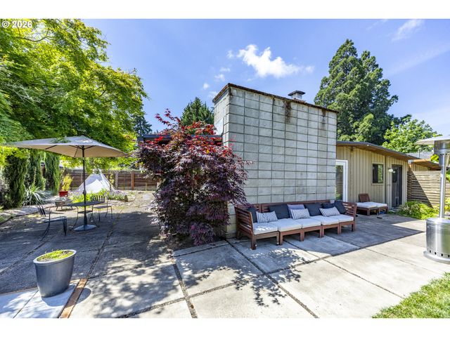 2889 VAN Ave, Eugene, OR 97401