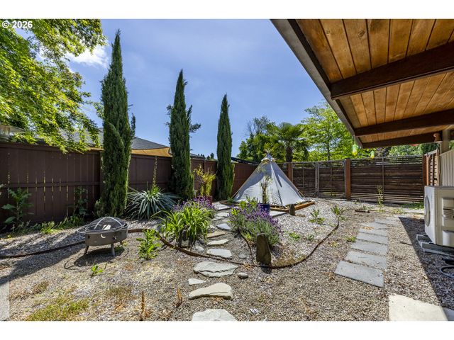 2889 VAN Ave, Eugene, OR 97401