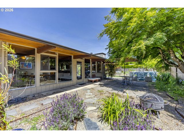 2889 VAN Ave, Eugene, OR 97401
