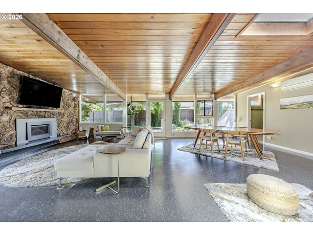 2889 VAN Ave, Eugene, OR 97401
