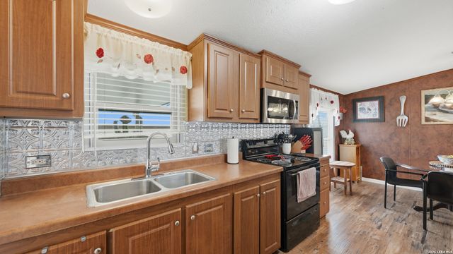 22071 Morin, Von Ormy, TX 78073