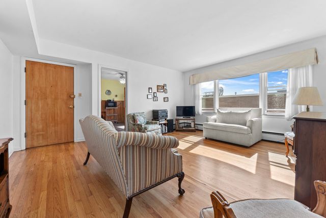 5927 W Addison Street 2D, Chicago, IL 60634