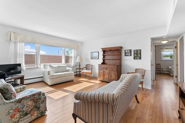 5927 W Addison Street 2D, Chicago, IL 60634