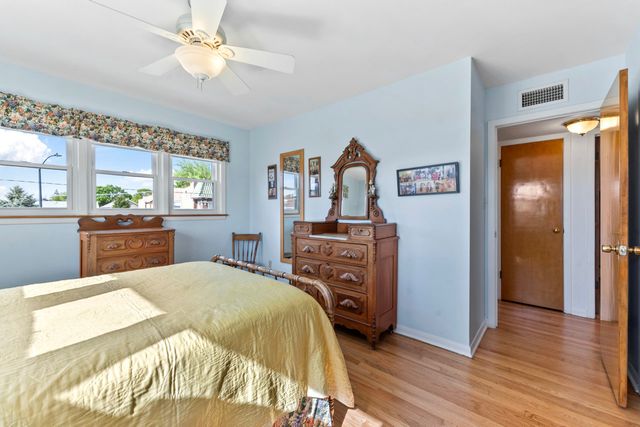 5927 W Addison Street 2D, Chicago, IL 60634