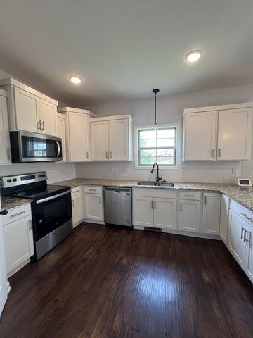 660 Elm St, Clarksville, TN 37040