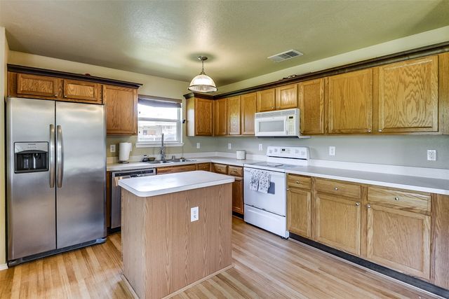 131 Logan Lane, Waxahachie, TX 75165