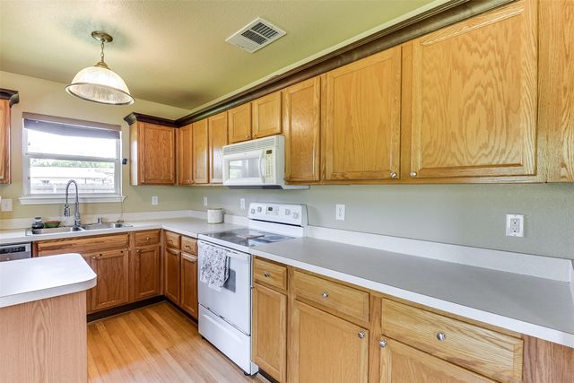 131 Logan Lane, Waxahachie, TX 75165