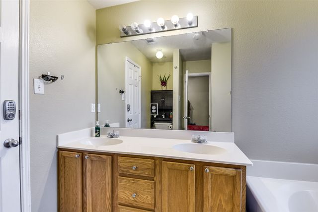 131 Logan Lane, Waxahachie, TX 75165