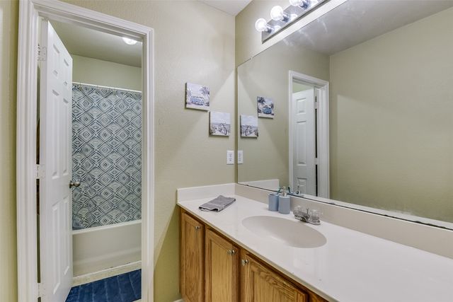 131 Logan Lane, Waxahachie, TX 75165