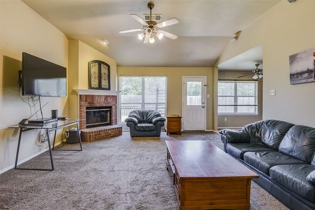 131 Logan Lane, Waxahachie, TX 75165