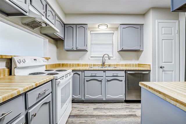 9842 Shell Rock Road, La Porte, TX 77571