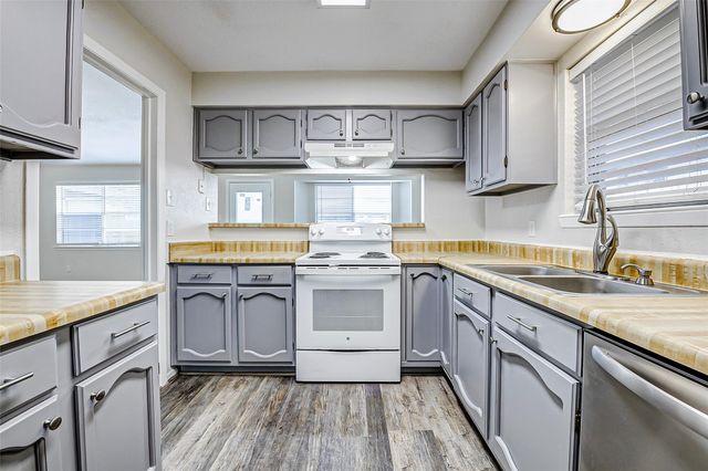 9842 Shell Rock Road, La Porte, TX 77571