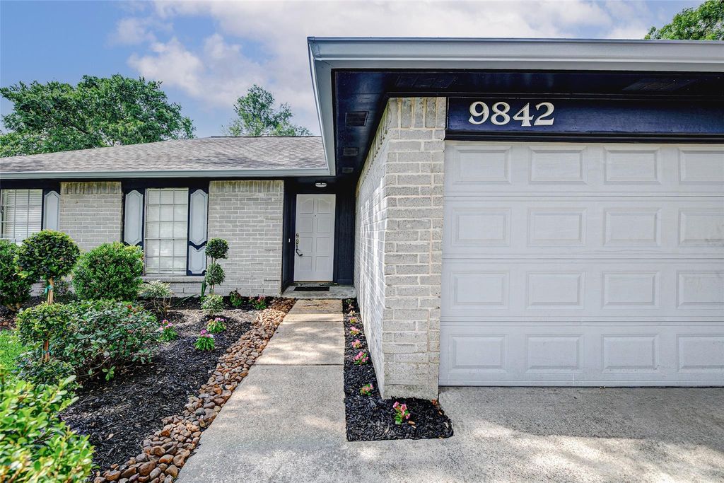 9842 Shell Rock Road, La Porte, TX 77571