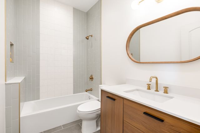 1931 N Whipple Street, Chicago, IL 60647