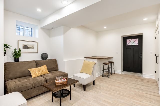 1931 N Whipple Street, Chicago, IL 60647