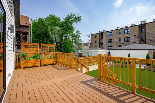 1931 N Whipple Street, Chicago, IL 60647
