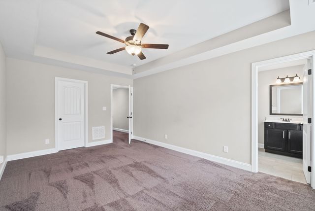 1125 Racker Dr, Clarksville, TN 37043