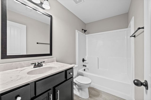 1125 Racker Dr, Clarksville, TN 37043