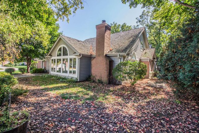 2415 Walnut Grove COURT #B, Brookfield, WI 53005