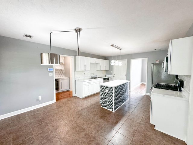 1404 Lauren Drive, Searcy, AR 72143