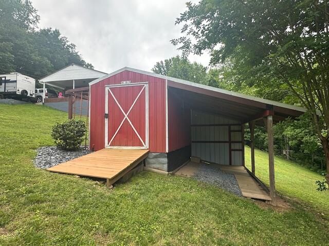 586 Graceland DR, Bassett, VA 24055