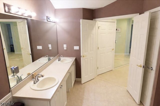 317 Kensington Ln, Livingston Twp., NJ 07039