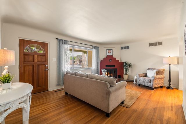 4605 Haines Avenue NE, Albuquerque, NM 87110
