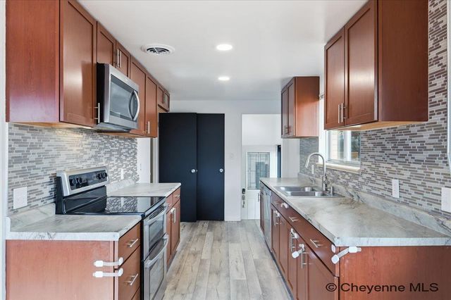 1103 CACTUS HILL RD, Cheyenne, WY 82001