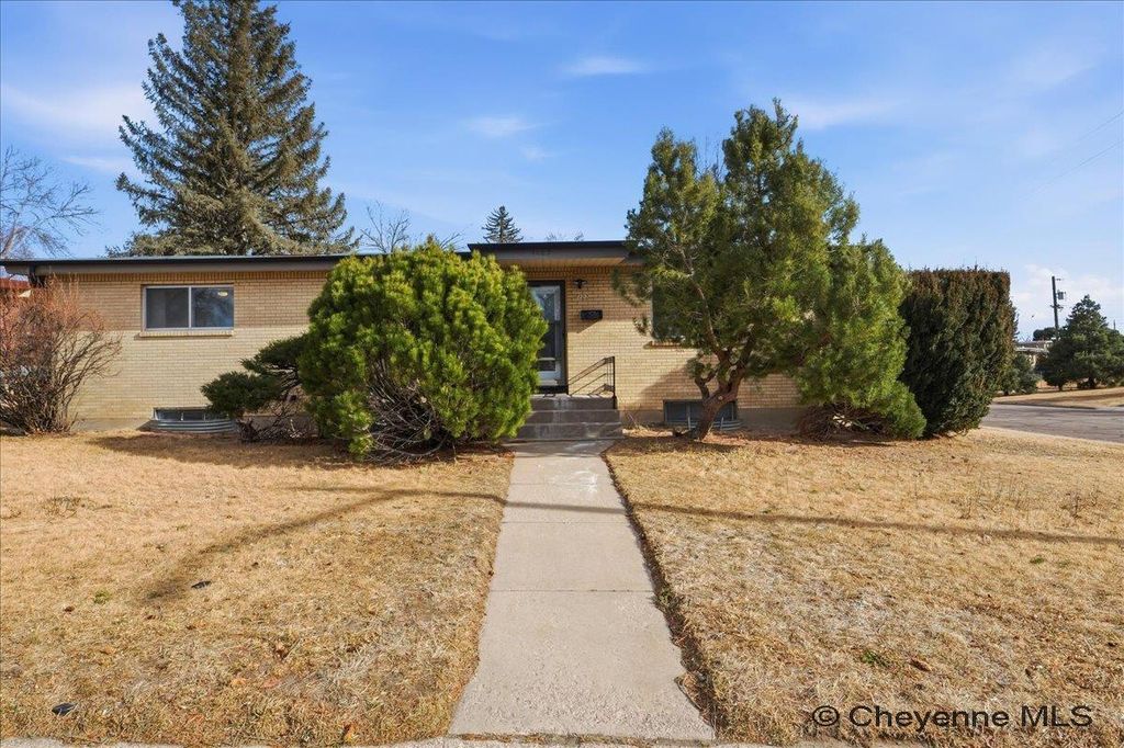 1103 CACTUS HILL RD, Cheyenne, WY 82001