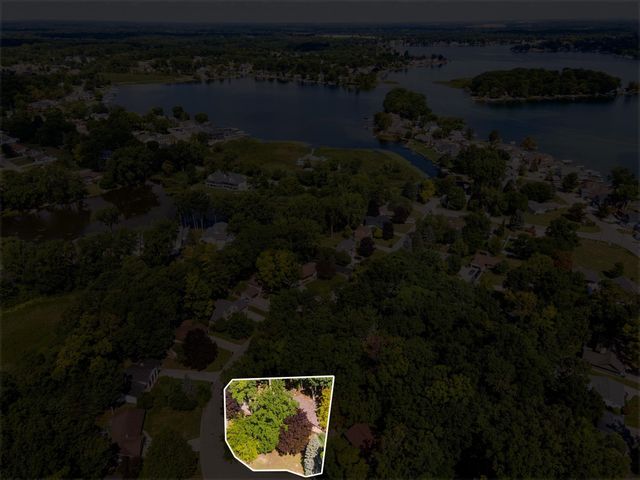 13331 Crane Ridge Drive, Fenton, MI 48430