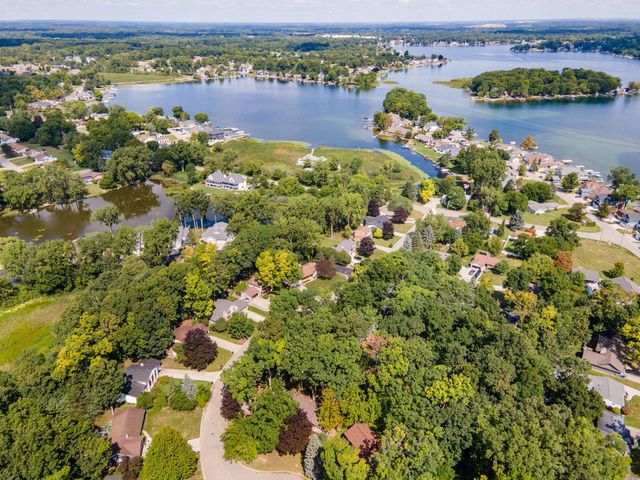 13331 Crane Ridge Drive, Fenton, MI 48430