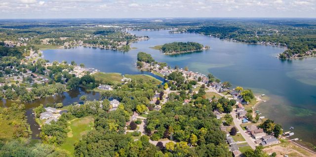 13331 Crane Ridge Drive, Fenton, MI 48430