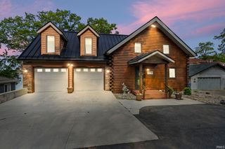 680 Lane 150H Hamilton Lake, Hamilton, IN 46742