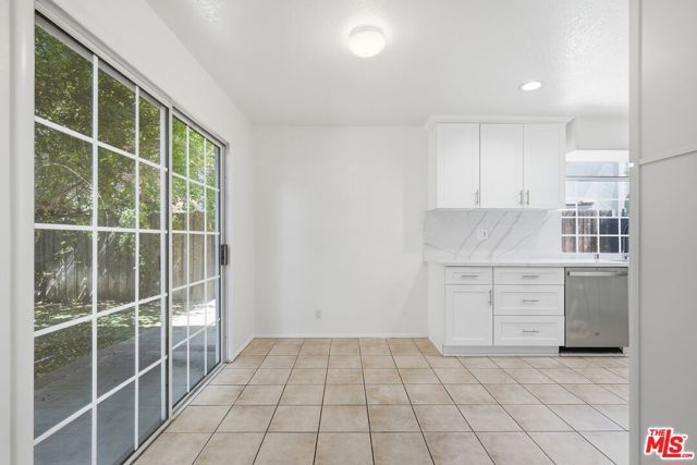 19250 Oxnard Street, Tarzana (los Angeles), CA 91356