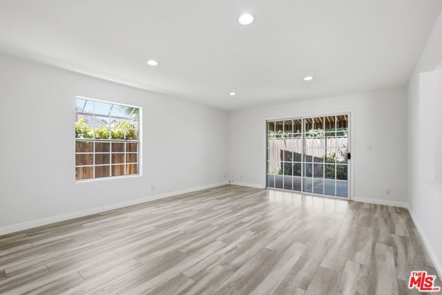 19250 Oxnard Street, Tarzana (los Angeles), CA 91356