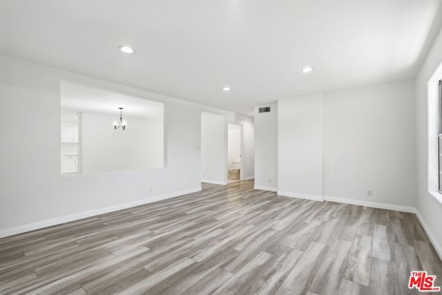 19250 Oxnard Street, Tarzana (los Angeles), CA 91356