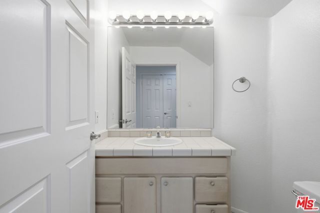 19250 Oxnard Street, Tarzana (los Angeles), CA 91356