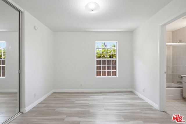 19250 Oxnard Street, Tarzana (los Angeles), CA 91356