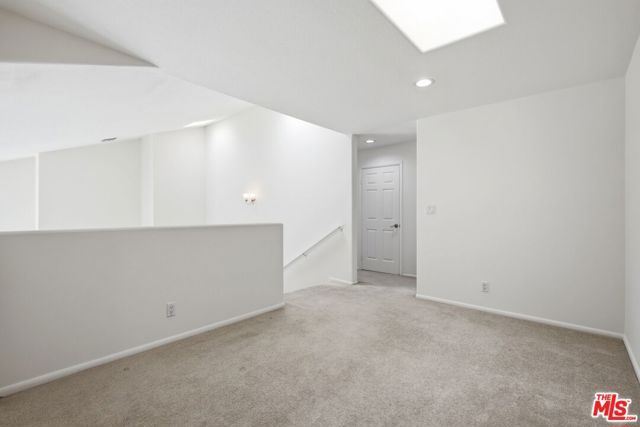 19250 Oxnard Street, Tarzana (los Angeles), CA 91356