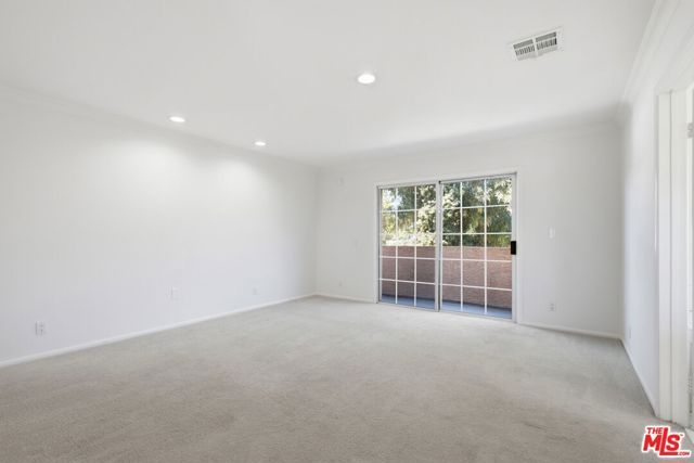 19250 Oxnard Street, Tarzana (los Angeles), CA 91356
