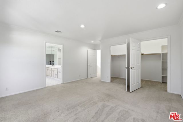 19250 Oxnard Street, Tarzana (los Angeles), CA 91356