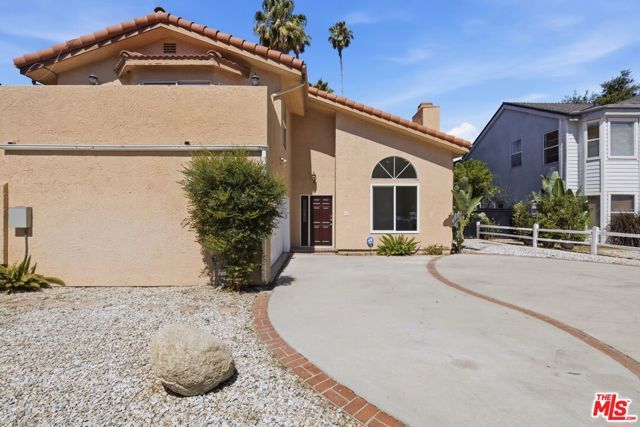19250 Oxnard Street, Tarzana (los Angeles), CA 91356