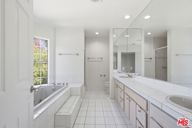 19250 Oxnard Street, Tarzana (los Angeles), CA 91356