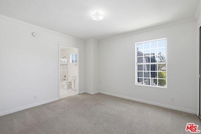 19250 Oxnard Street, Tarzana (los Angeles), CA 91356