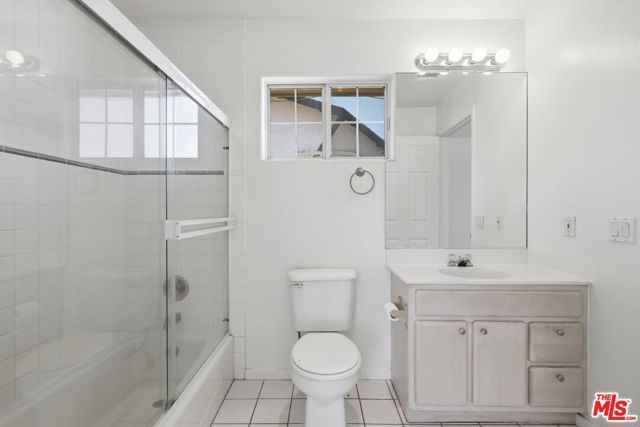 19250 Oxnard Street, Tarzana (los Angeles), CA 91356