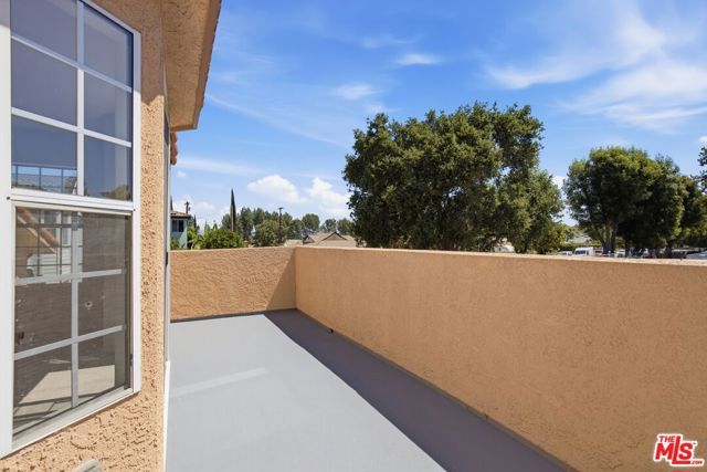 19250 Oxnard Street, Tarzana (los Angeles), CA 91356